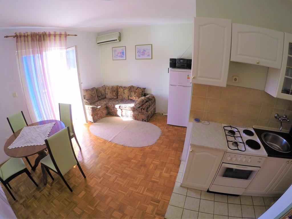 Blue City Apartment'S Repic Biograd Na Moru Exteriör bild